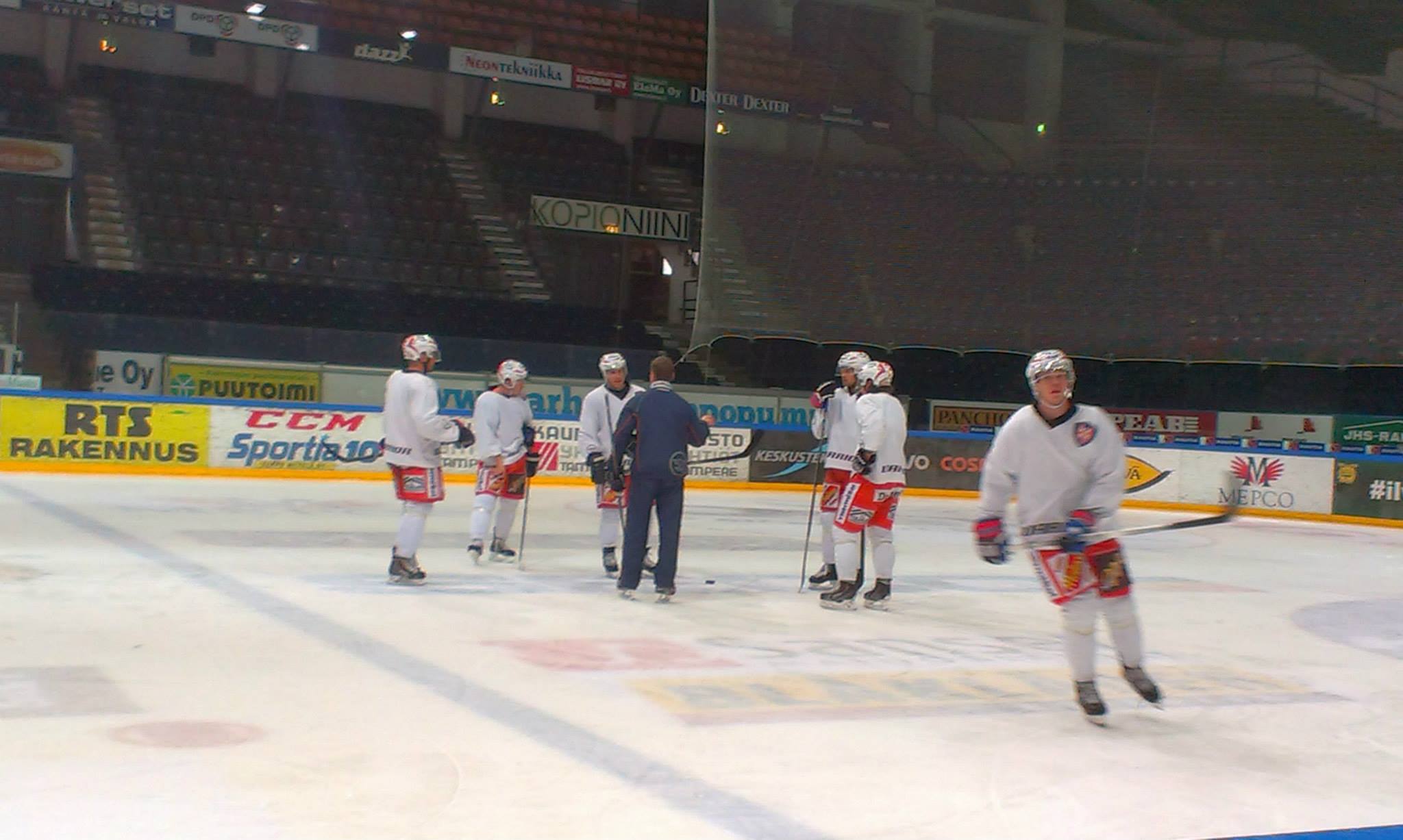 Nieminen (in the middle) listening to the coach on the training